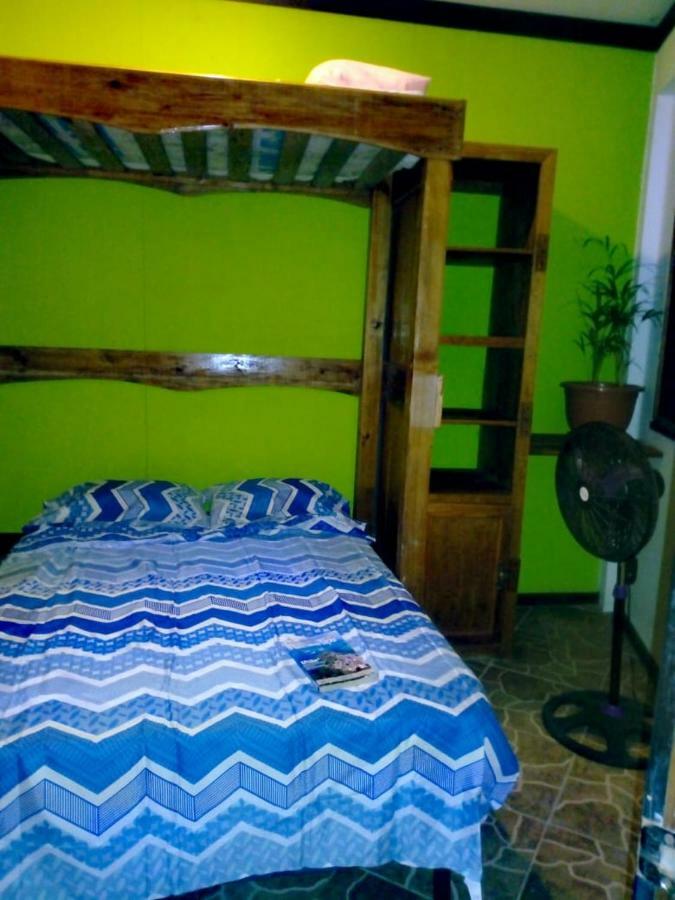 Hostel The Venue - Utila Zewnętrze zdjęcie